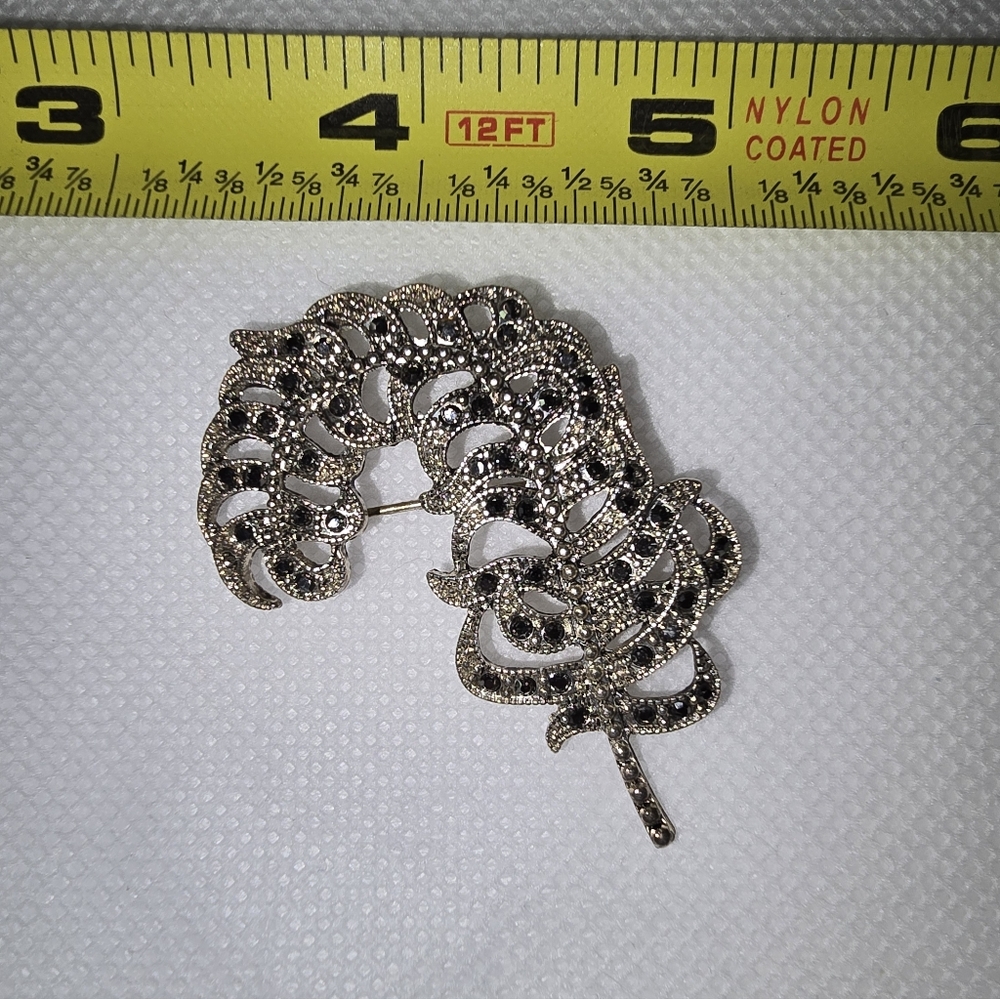 Vibtage Brooch